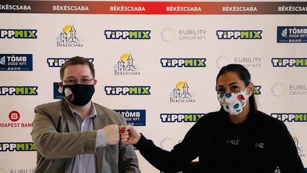 Paláncz György elnök és a visszatérő, Kiss-Walfisch Mercédesz (Fotó: Békéscsabai Előre NKSE)