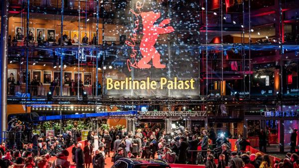 A tavalyi fesztivál vörös szőnyege. (Forrás:tagesspiegel.de)