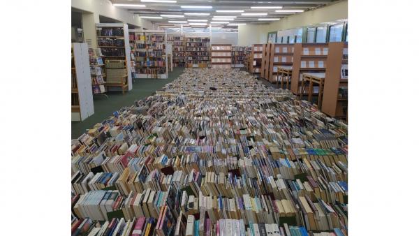 Ablakcsere előtt – így néz ki most a Békés Megyei Könyvtár. Fotó: Facebook/BMK