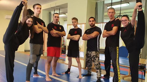 Puravecz Péter mester és tanítványai – Fotó: MKBSZ