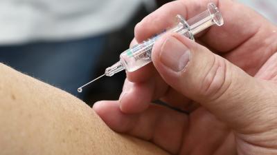 Koronavírus-vakcina beadása – Fotó: Békés Megyei Kormányhivatal/Lehoczky Péter