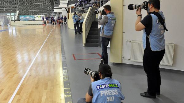 Fotósok a Békéscsaba-FTC női kézilabda mérkőzésen - Fotó: behir.hu/Such Tamás