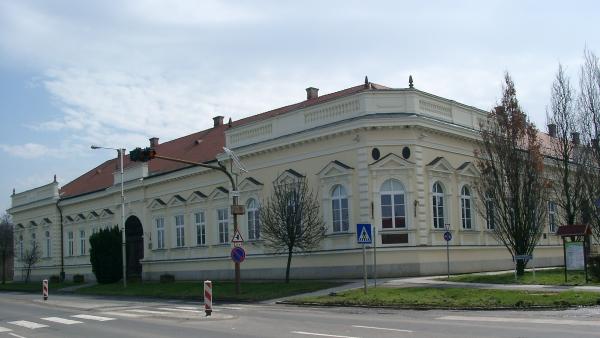 A gyomai városháza (Fotó: Határ Győző Városi Könyvtár)