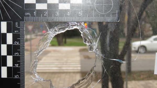 Betört buszmegálló-üveg - Fotó: police.hu
