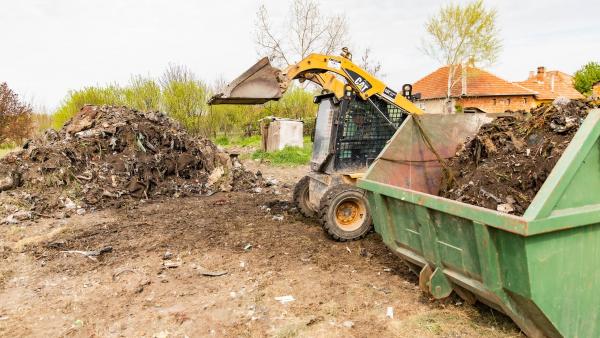 Illegális hulladéklerakat a Szabadkai utcán. (A kép forrása: Facebook/Kálmán Tibor)