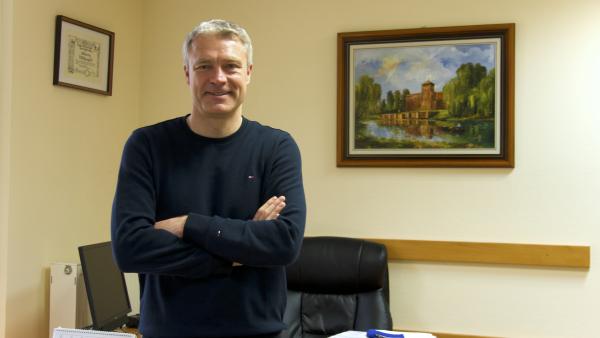 Kun Miklós, a Gyulai Várfürdő ügyvezető igazgatója és a Nemzeti Légiipari Projekt Kft. ügyvezetője. Fotó: Vincze Attila / behir.hu