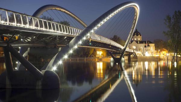 A szolnoki Tiszavirág híd - Fotó: MTI