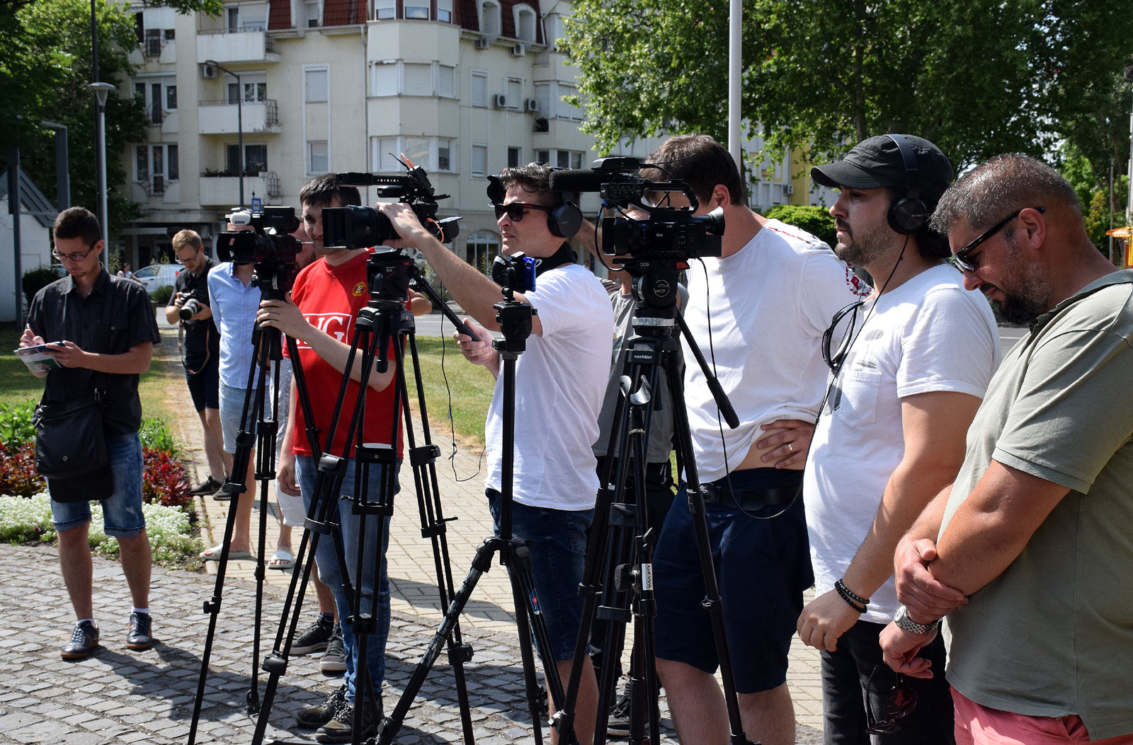 A Jobbik sajtótájékoztatója az Angyalos kútnál – Fotó: behir.hu/Such Tamás