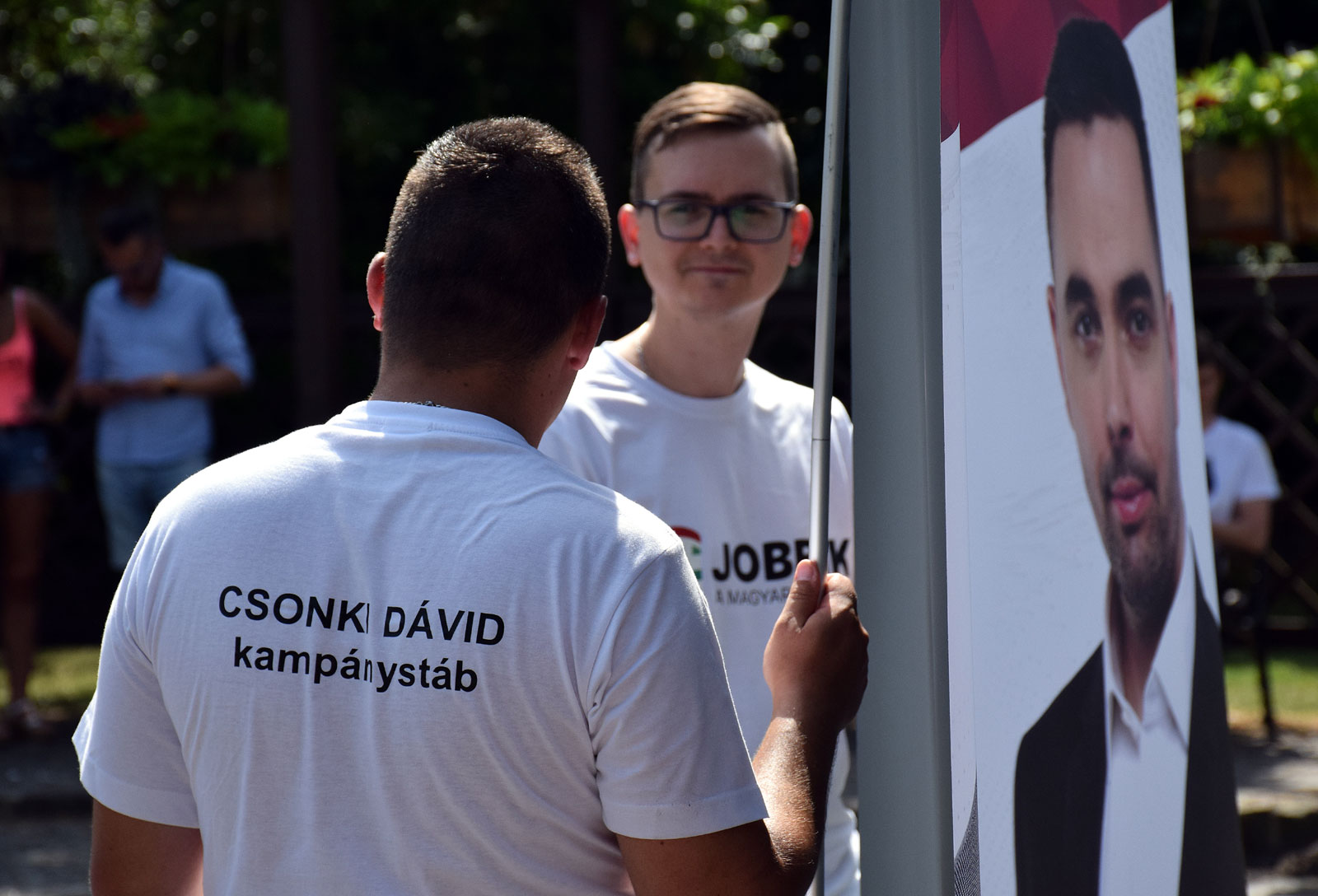 A Jobbik sajtótájékoztatója az Angyalos kútnál – Fotó: behir.hu/Such Tamás