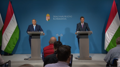 Orbán Viktor miniszterelnök és Gulyás Gergely miniszter a 2021.06.10.-i kormányinfón. Forrás: kormany.hu