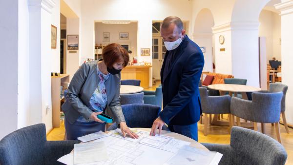 Pályázati forrásból, mintegy 19 millió forintnyi fejlesztés valósul meg a Békés Városi Püski Sándor Könyvtárban – forrás: Kálmán Tibor