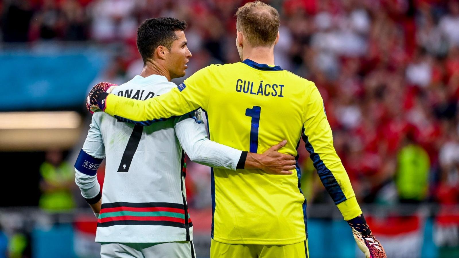 Ronaldo és Gulácsi a magyar-portugál meccs után - Fotó: MTI