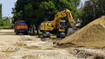 Elindult a 7 milliárd forintból finanszírozott útépítési és -felújítási program Békéscsabán. Fotó: behir.hu/V.D.