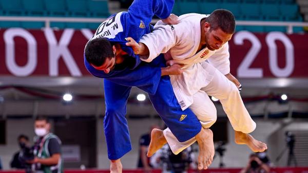 Tóth Krisztián (fehérben) Mihail Igolnyikov ellen a bronzmeccsen. (Fotó: Czeglédi Zsolt/MTI)