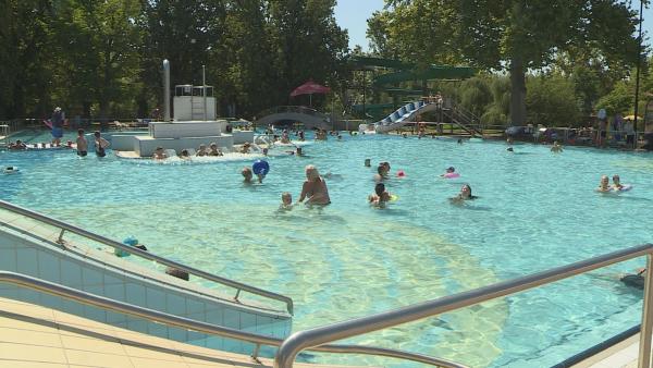 Az Árpád Gyógy- és Strandfürdő (fotó: behir.hu)