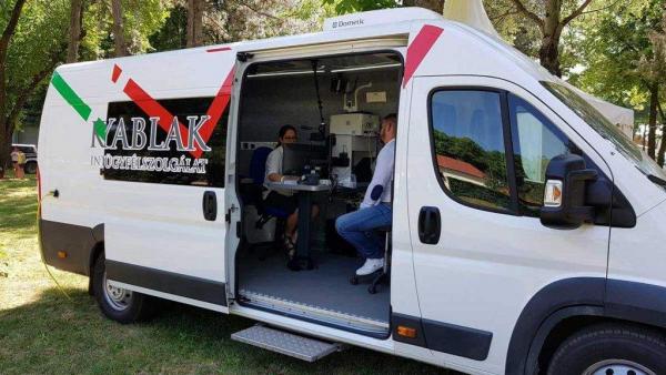 Kormanyablakbusz - Fotó: kormányablak