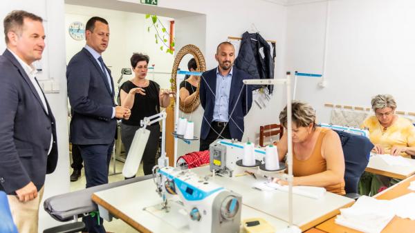 Balról: Dankó Béla, Fülöp Attila, Kovács Ildikó, az alapítvány igazgatója és Kálmán Tibor. (Fotó: GA-Pix Fotó)