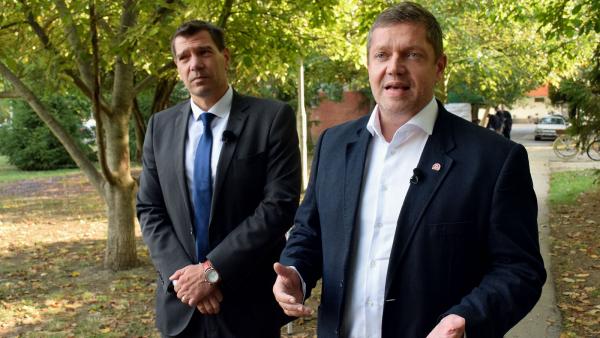 MSZP sajtótájékoztató: Miklós Attila (b) és Tóth Bertalan – Fotó: behir.hu/Such Tamás