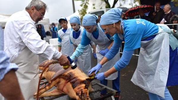 Disznóvágás-bemutató (fotók: csabaikolbaszfesztival.hu)