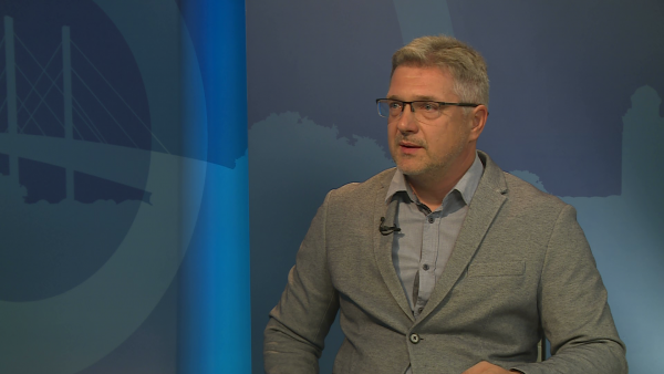 Dr. Szabó Ákos a 7.Tv stúdiójában (fotó: behir.hu)