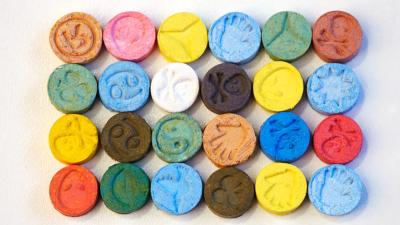 Extasy tabletták – Forrás: Couperfield/Shutterstock