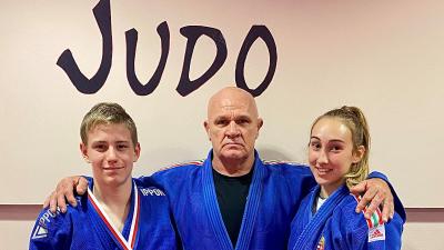 A BM Kano Judo SE mestere és versenyzői: Perecz Márk, Gyáni János és Szentandrászki Gréta