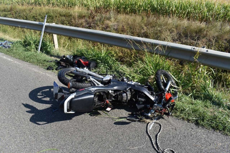 Elhunyt a Mezőkovácsháza mellett balesetező motoros