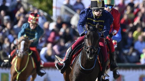 A későbbi győztes Hajdu Fanni a Kishuszár Vágta döntőjében a 14. Nemzeti Vágtán a Hősök terén (Fotó: MTI/Kovács Tamás)