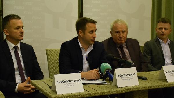 Görgényi Ernő, Dömötör Csaba, dr. Kovács József és Alt Norbert – Fotó: behir.hu/Such Tamás