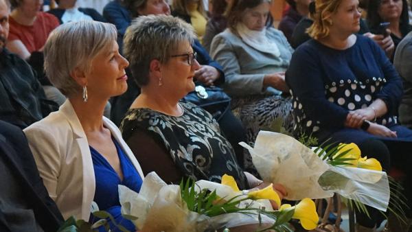 Mező Andrea, a A MI-ÉRTÜNK Prevenciós és Segítő Egyesület elnöke (balról) és Bátori Zsuzsanna, Békéscsabai Kistérségi Egyesített Szociális Központ vezetője – (Fotó: Hidvégi Dávid/behir.hu)