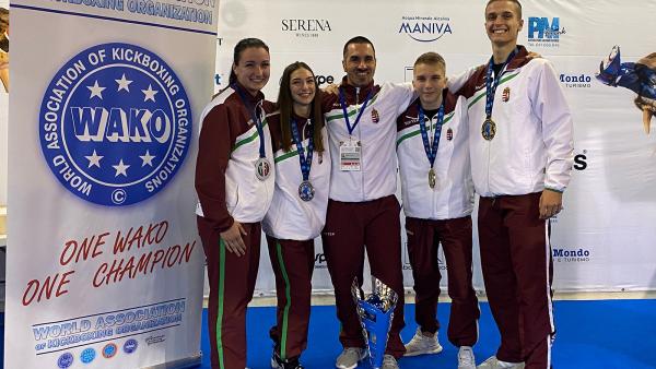 A jesolói kick box vb helyezettjei – Forrás: Gregor László