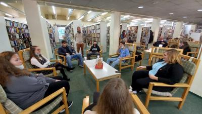 Élő könyvek a könyvtárban - szociális munkást kölcsönözhettek a látogatók