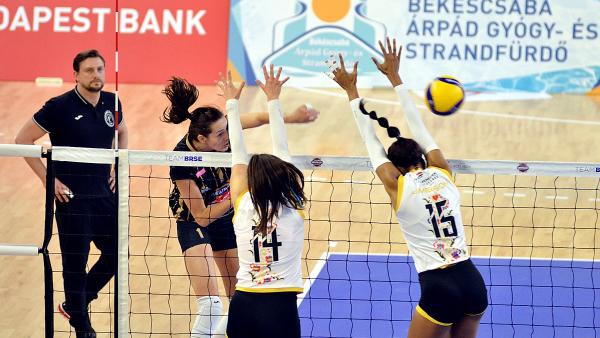 Marta Drpa (ütés közben) 27 ponttal járult hozzá a sikerhez (Fotó: Kuti István)