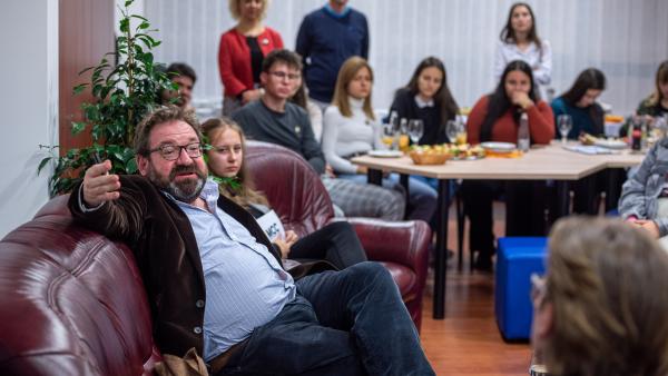 A Mathias Corvinus Collegium békéscsabai központjának lesz a vendége volt Michael Mosbacher (Fotók: MCC)