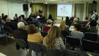 A szociális ügyek fontossága című konferencián Simon Attila István tart előadást - Fotó: MTI/Lehoczky Péter