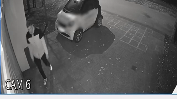 Lopás történt Békéscsabán, a rendőrség keresi a feltételezett elkövetőt. Forrás: police.hu