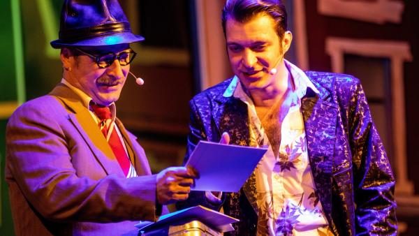 Csomós Lajos (b) Bigali elvtárs, polifunkcionárius és Ormándy M. Keve (j) Ricky szerepében Fenyő Miklós-Tasnádi István Made in Hungária című musicaljének próbáján – (Fotó: Rosta Tibor/MTI)