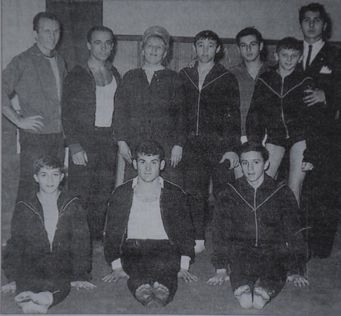 Lukács József a fiúcsapattal, köztük Rácz Lukácsné, alias Luki néni – Forrás: Szigeti Csaba Aranycsinálók című könyve