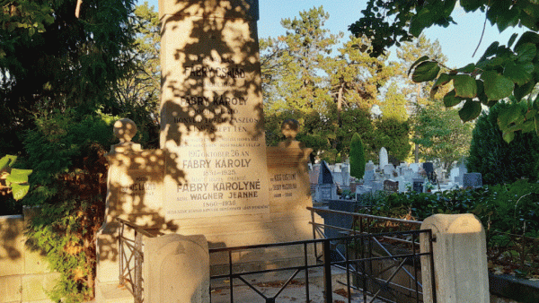 Fábry Károly sírja a felújítás után