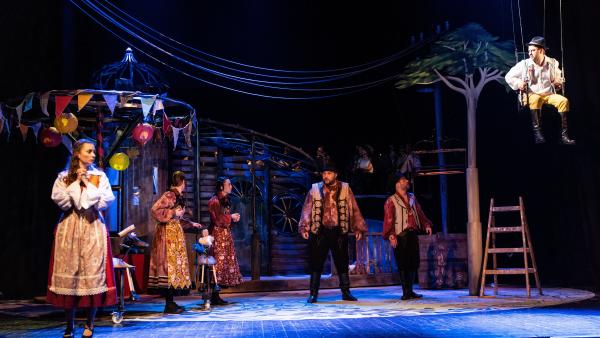 Békéscsaba, 2022. január 25. Tamási Áron Énekes madár című székely népi játékának próbája a Békéscsabai Jókai Színházban 2022. január 26-án. A darabot Tege Antal rendezésében január 28-án mutatják be. MTI/Rosta Tibor