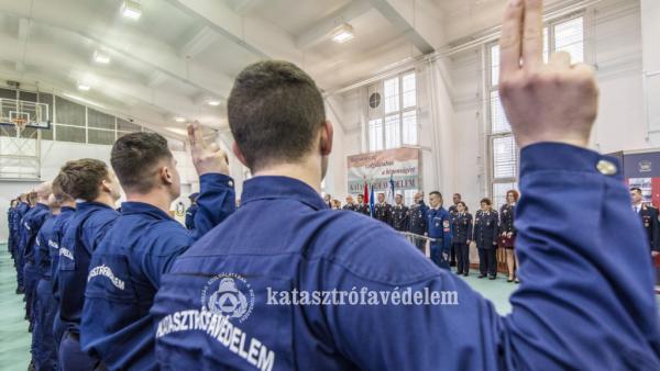 Eskütétel. Archív fotó: Országos Katasztrófavédelmi Főigazgatósás