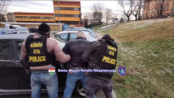 Budapesten fogták el a Békés megyei rendőrök a betörőbandát. Forrás: police.hu