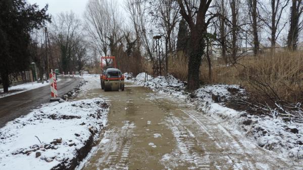 A Ligeti soron a sétány kialakítását a téli szünet után folytatja a kivitelező 