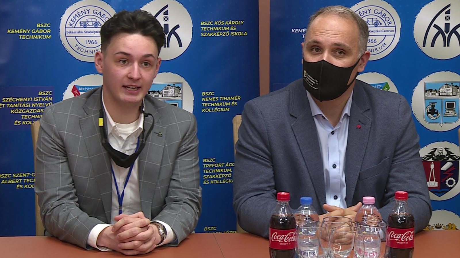 Kiss Gábor (b.) BSZC nagykövet és Mucsi Balázs (j.), a BSZC főigazgatója. Fotó: 7.TV/Balog Zsolt