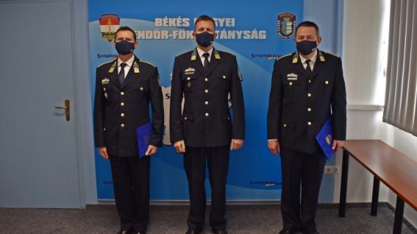 A képen balról jobbra: Molnár Sándor r. alezredes, a Szarvasi Rendőrkapitányság vezetője, dr. Varga K. Attila r. ezredes, a Békés Megyei Rendőr-főkapitányság vezetője és Czeglédi Lajos r. alezredes, a Szeghalmi Rendőrkapitányság vezetője. Fotó: police.hu