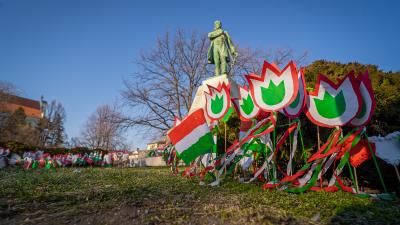 Kossuth szobor Békéscsabán 2022.03.14.-én. Fotó: behir.hu/ Varga Diána