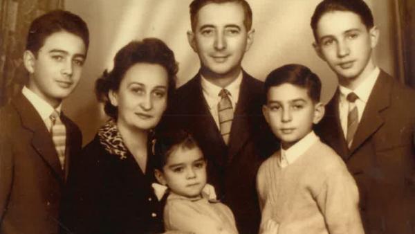 Az elismert katonaorvos, dr. Borbola József a családja körében