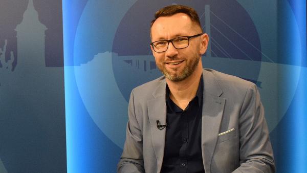 Varga Tamás alpolgármester a 7.Tv stúdiójában (fotó: behir.hu/ Such Tamás)