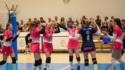 Mosolygós csabai lányok az elődöntő végén (Fotó: Csukás Zsolt)