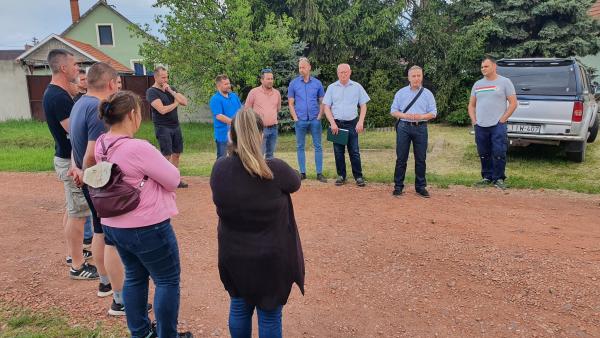 Opauszki Zoltán utcafórumot tart. (Forrás: FB/Opauszki Zoltán)